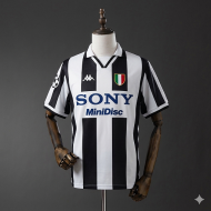 Retro Juventus Home 97-98